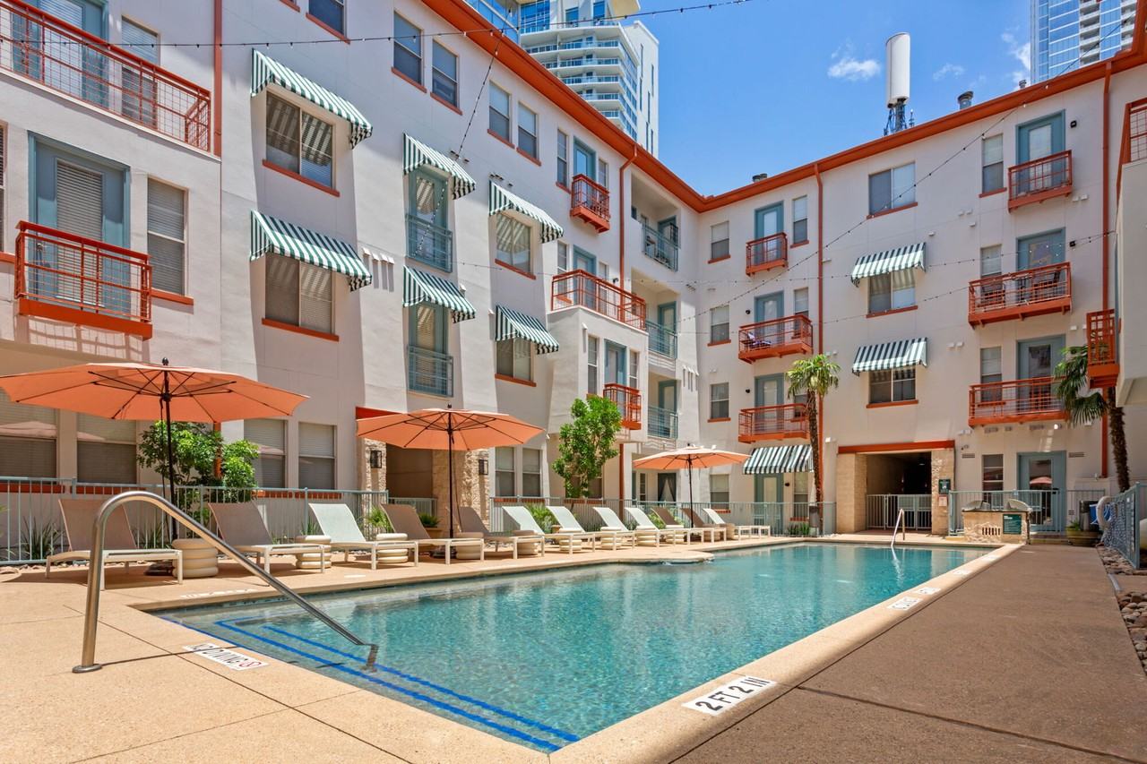 Elle West Ave - Photo 2 of 35