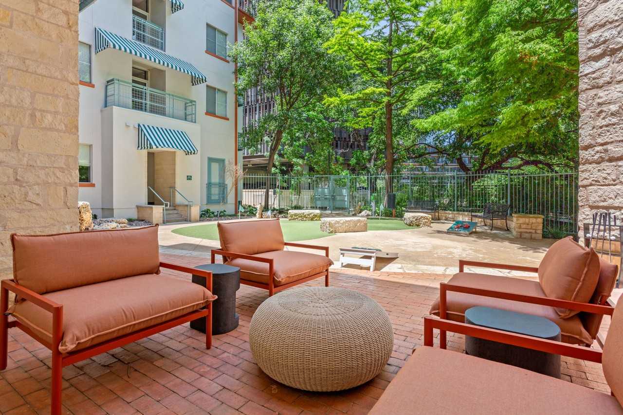 Elle West Ave - Photo 6 of 35