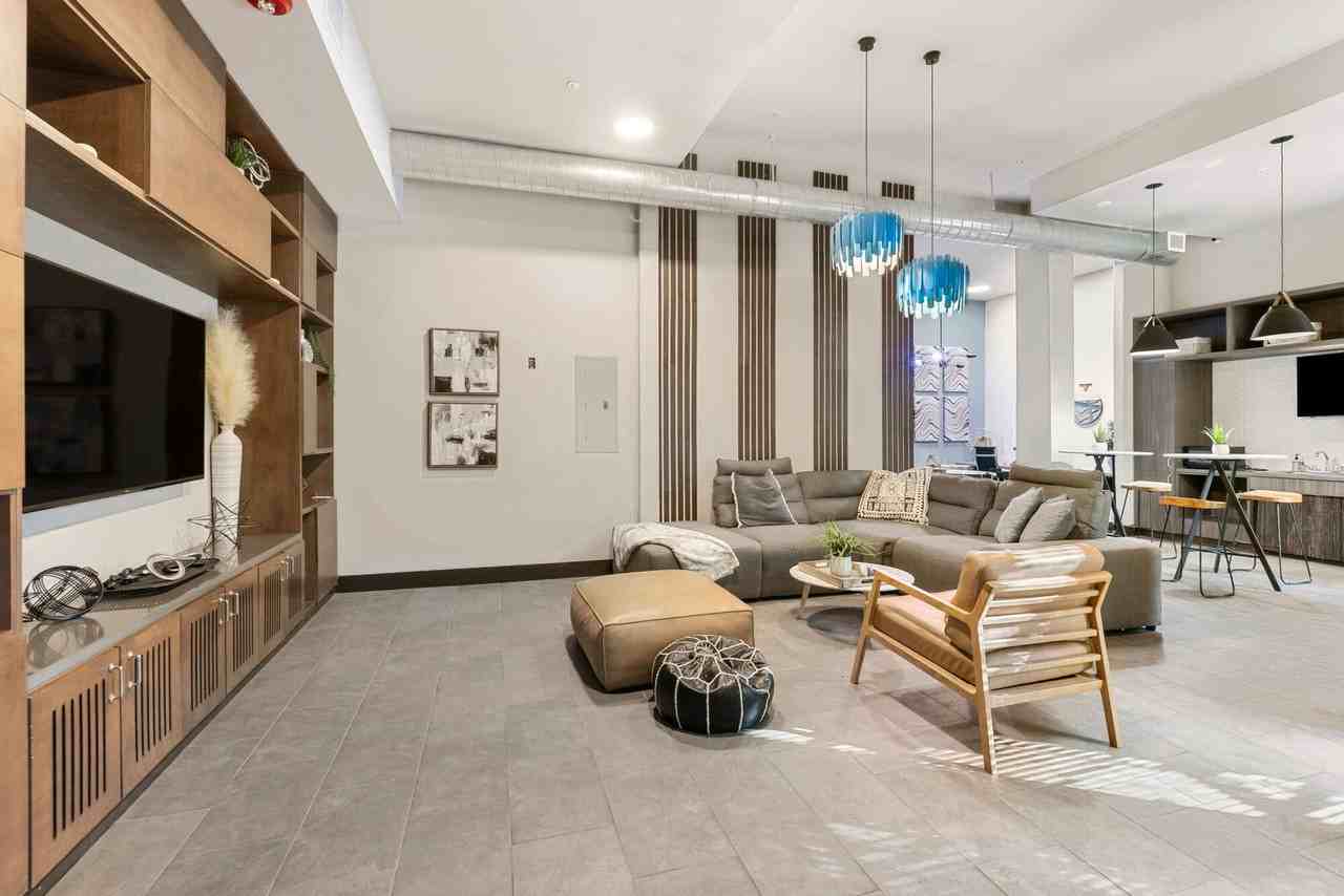 Elle West Ave - Photo 7 of 35