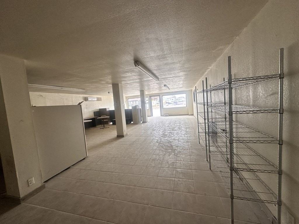 2943 N Veterans Blvd - Photo 3 of 6