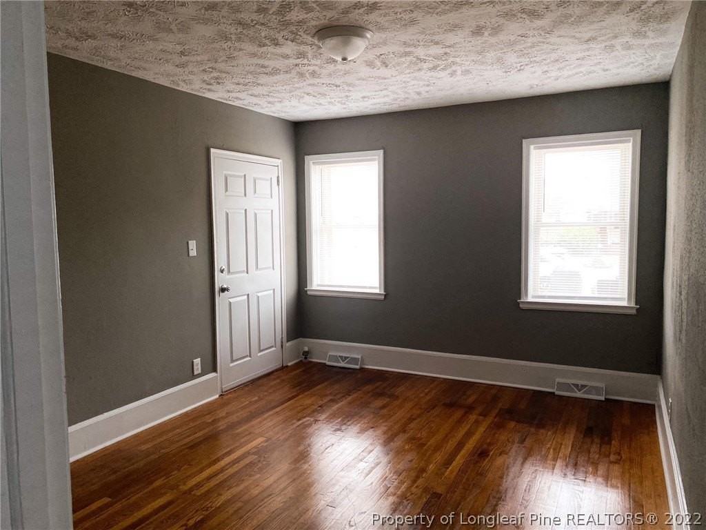 210 E 16th St #2 - Photo 5 of 19