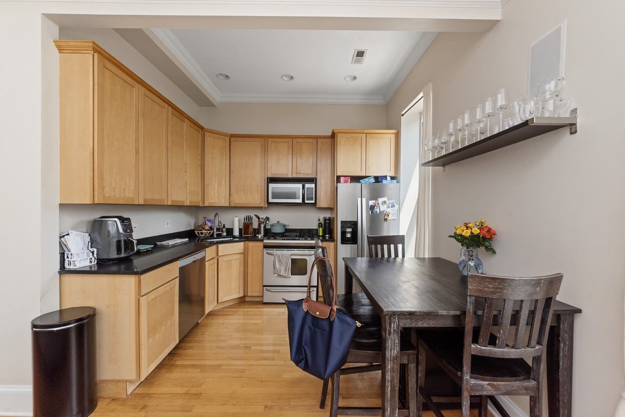 456 W Armitage Ave #2 - Photo 4 of 13