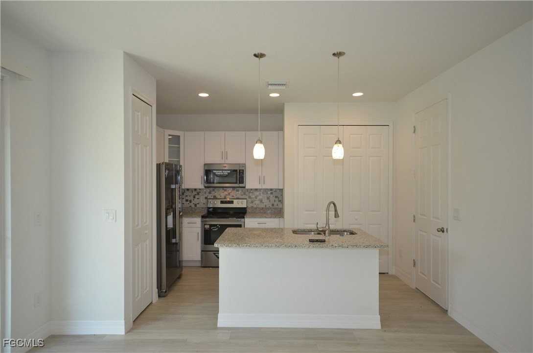 272 Pelton Cir - Photo 3 of 43