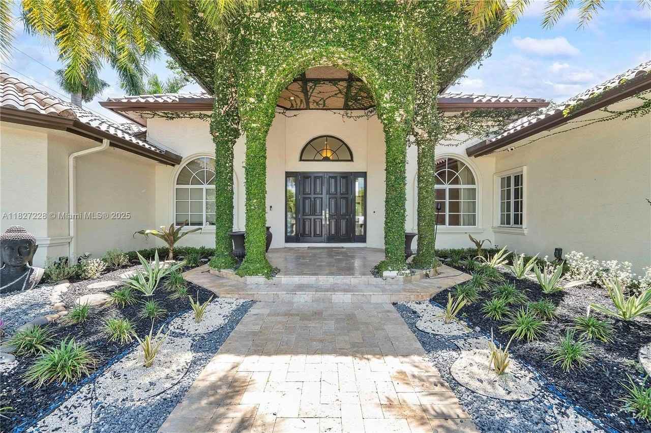 1203 Nw 121st Ave - Photo 2 of 47