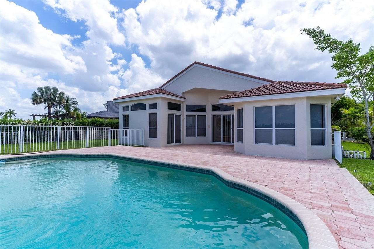 17999 Sw 35th St - Photo 3 of 14