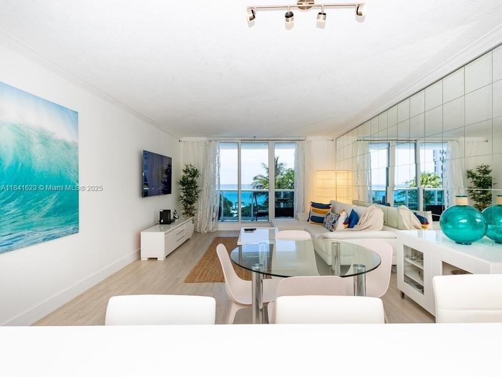 2301 Collins Ave #625 - Photo 4 of 32