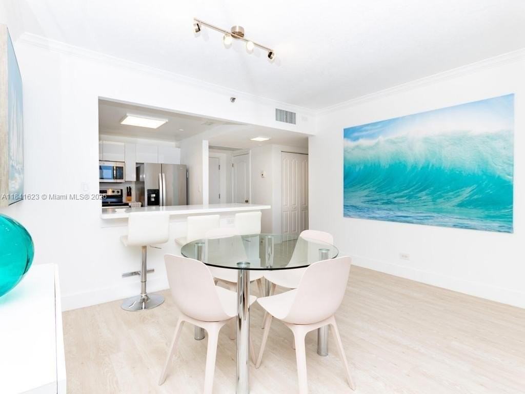 2301 Collins Ave #625 - Photo 5 of 32