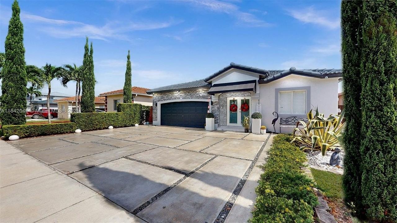 16247 Sw 92nd Ter #A - Photo 2 of 22