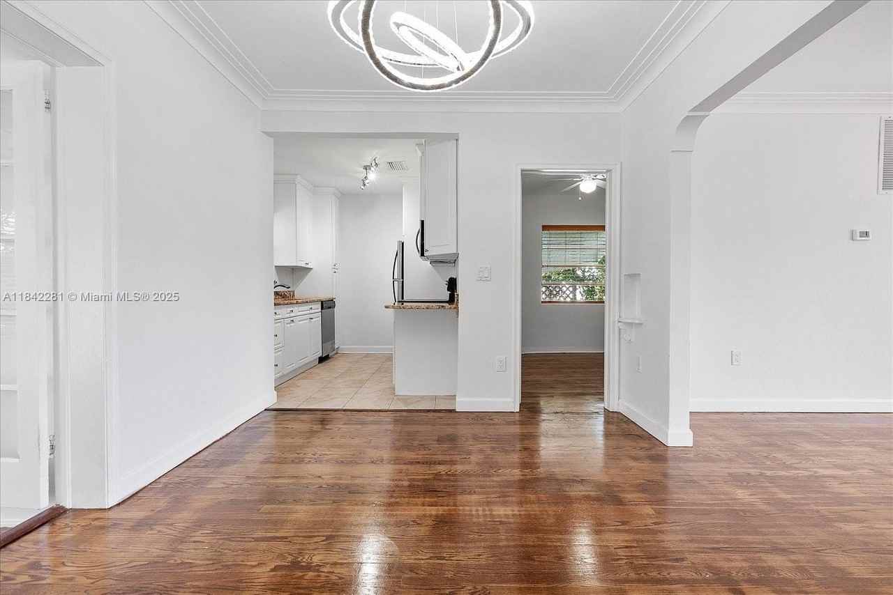 8826 Emerson Ave #0 - Photo 5 of 26