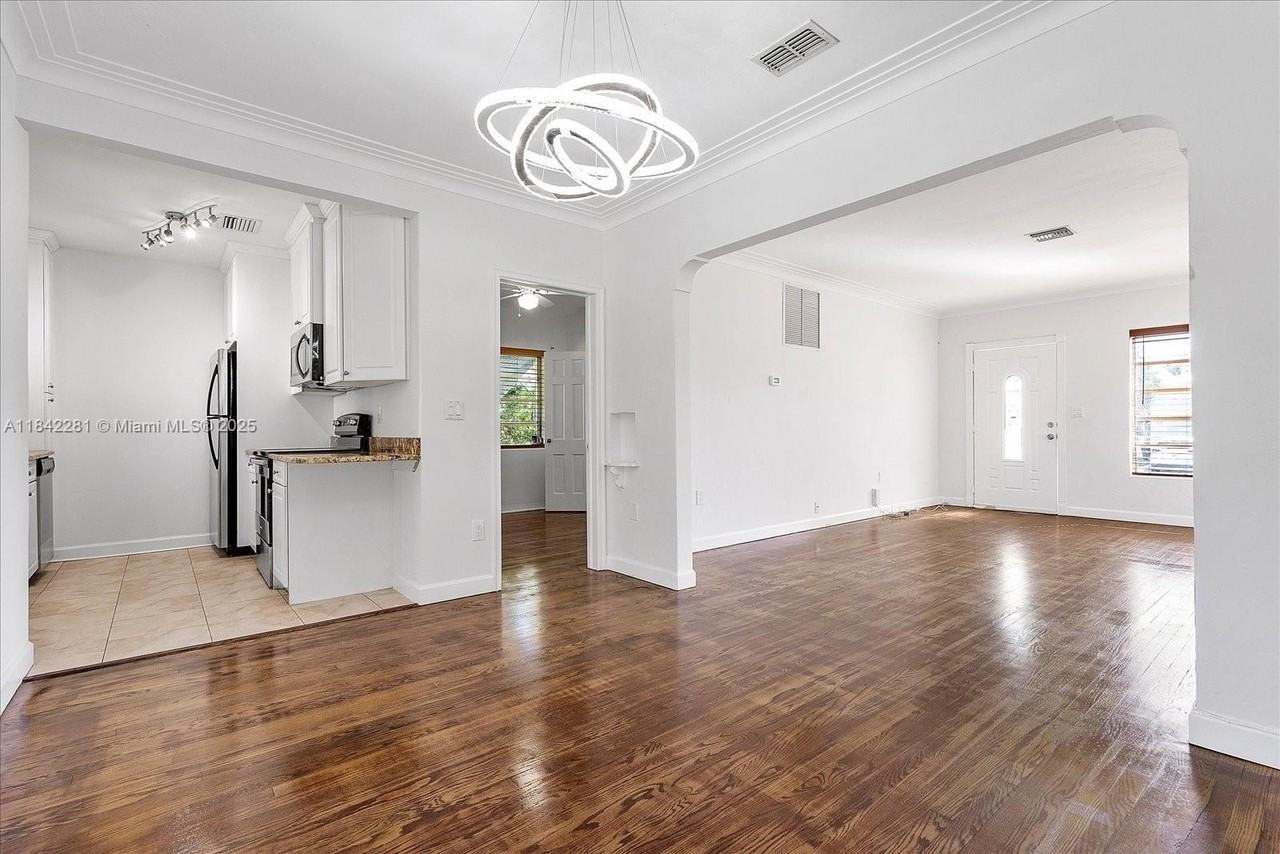 8826 Emerson Ave #0 - Photo 6 of 26