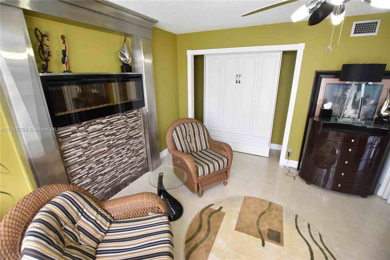 3800 Oaks Clubhouse Dr #309 - Photo 5 of 41