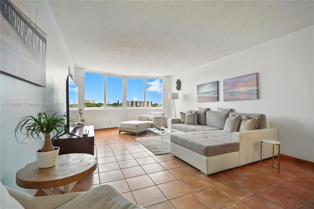 1170 Ne 191st St #A21 - Photo 5 of 16