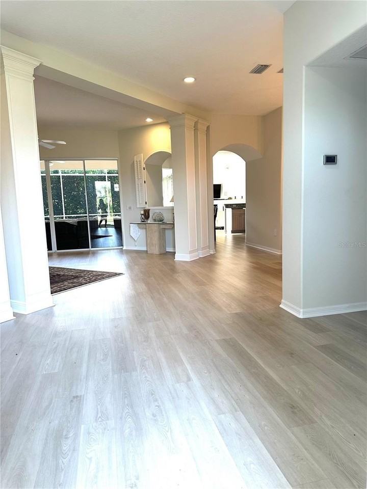 8870 Huntington Pointe Dr - Photo 3 of 28