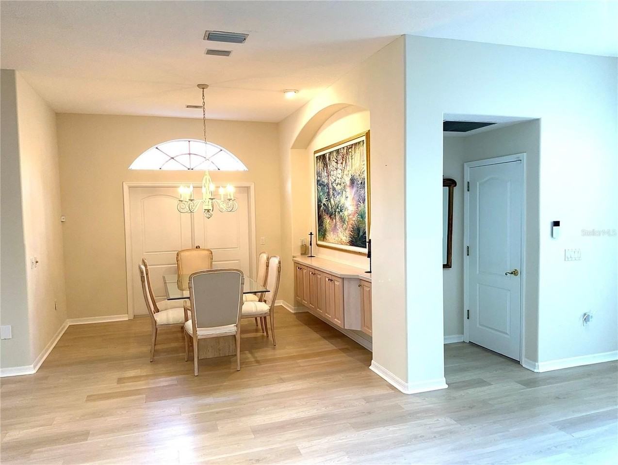 8870 Huntington Pointe Dr - Photo 5 of 28