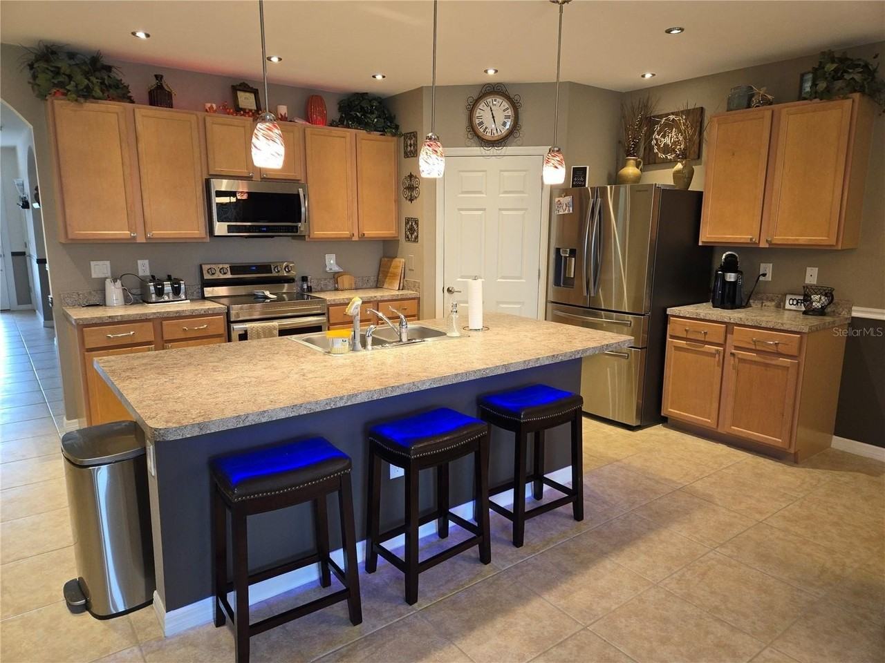 7436 Mikasa Dr - Photo 5 of 20