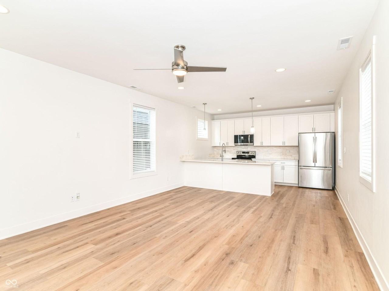 717 E 27th St - Photo 4 of 24