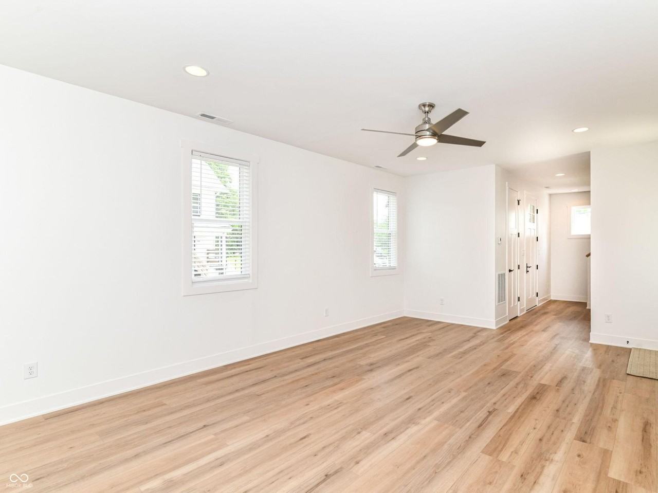 717 E 27th St - Photo 7 of 24