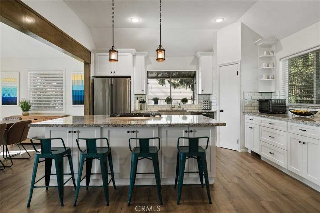 27775 Matterhorn Dr - Photo 3 of 43