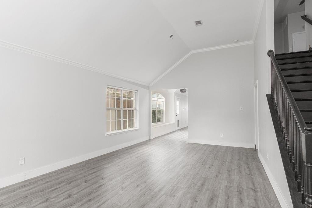 1925 Crestlake Dr - Photo 7 of 23