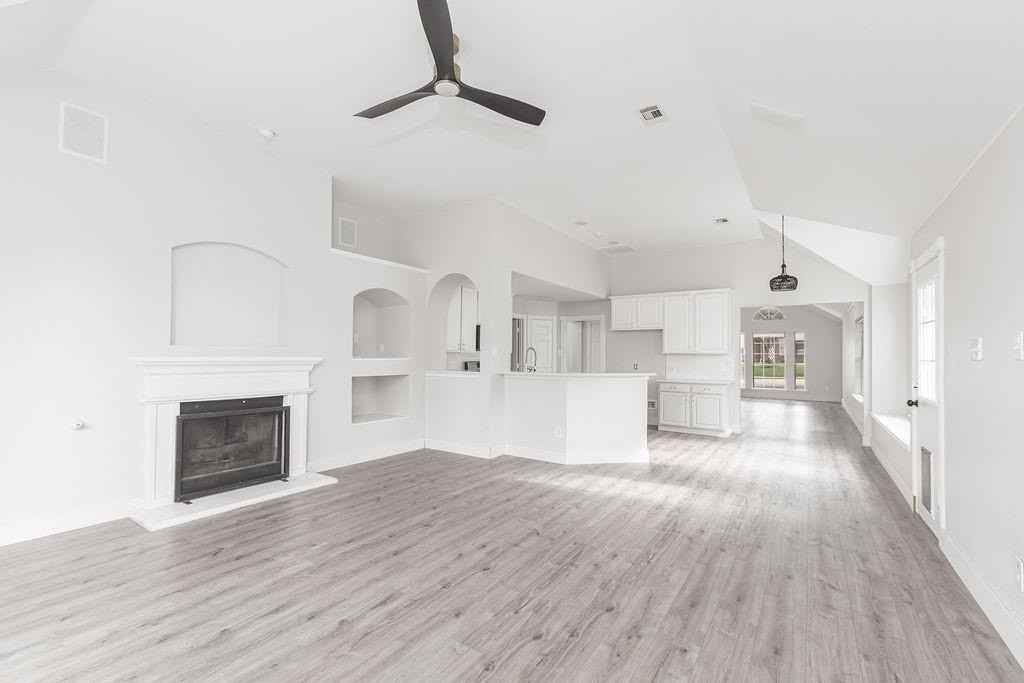 1925 Crestlake Dr - Photo 2 of 23