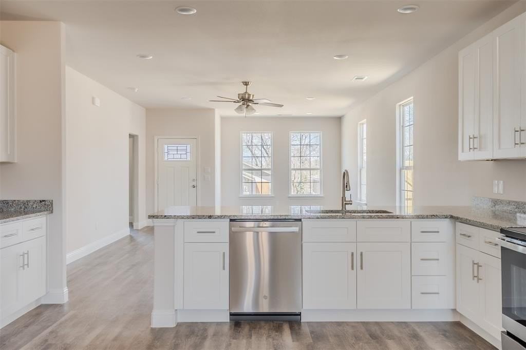 2900 Avenue C - Photo 5 of 27