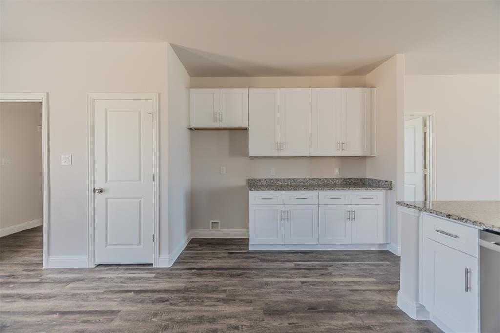 2900 Avenue C - Photo 6 of 27