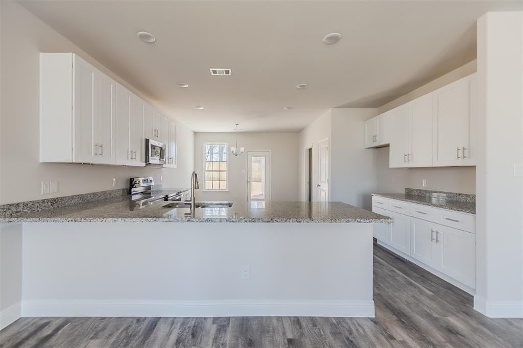 2900 Avenue C - Photo 7 of 27