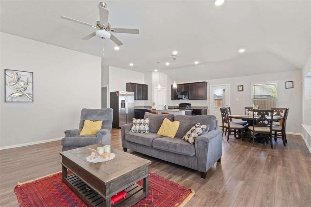 1421 Avalon Court - Photo 2 of 38