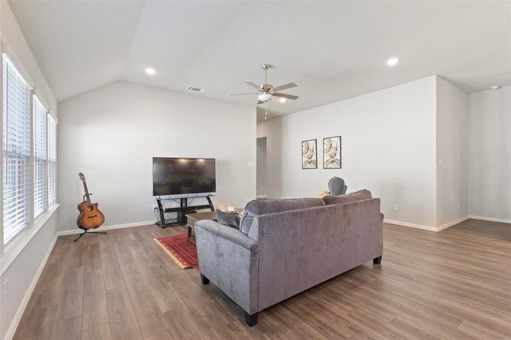 1421 Avalon Court - Photo 6 of 38