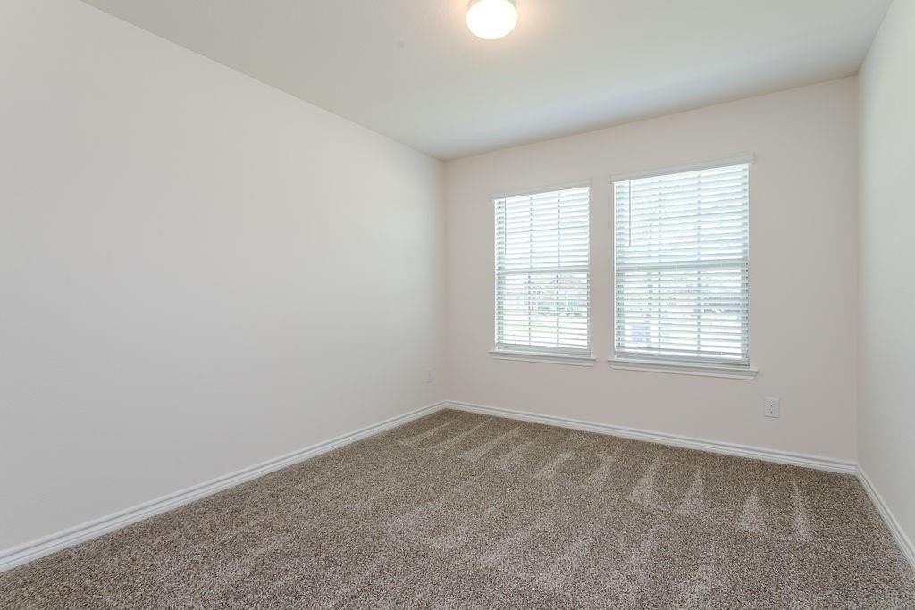 406 Saddle Club Way - Photo 5 of 34