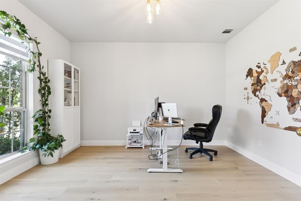 5208 Shadetree St - Photo 5 of 32