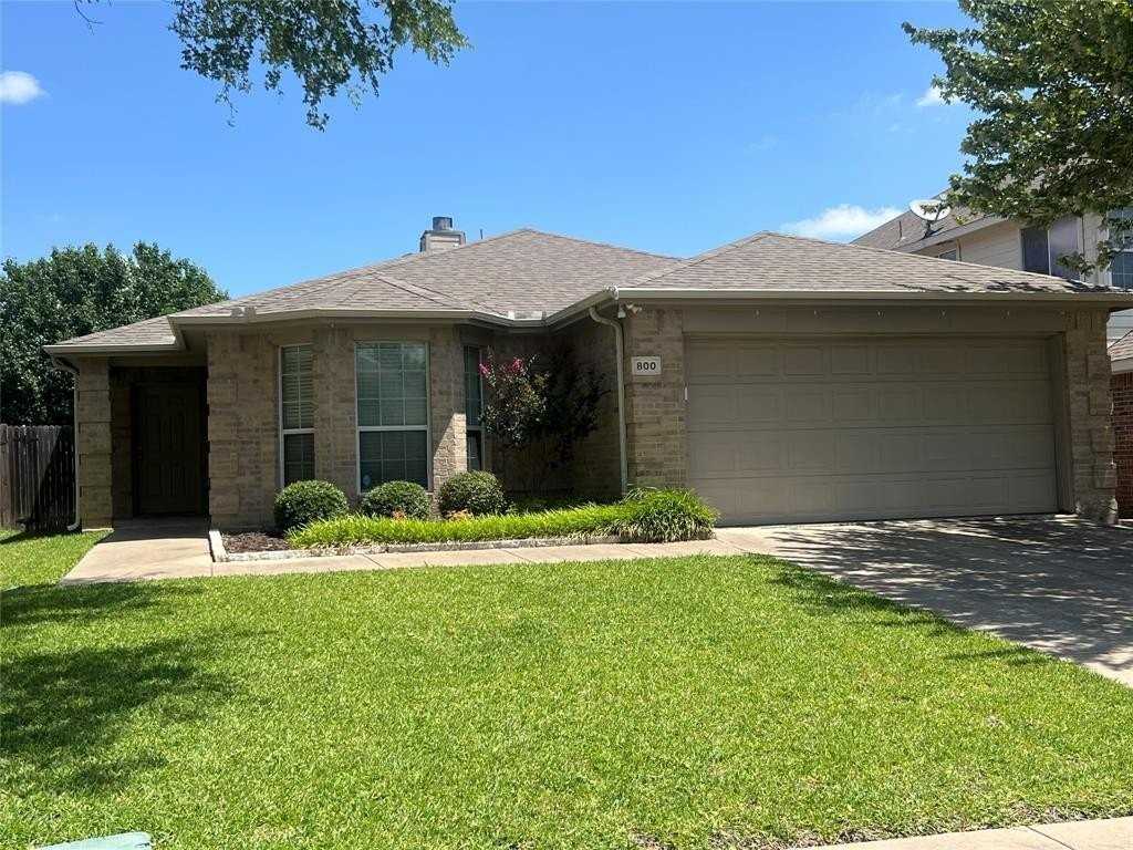 800 Mahogany Dr - Photo 2 of 21