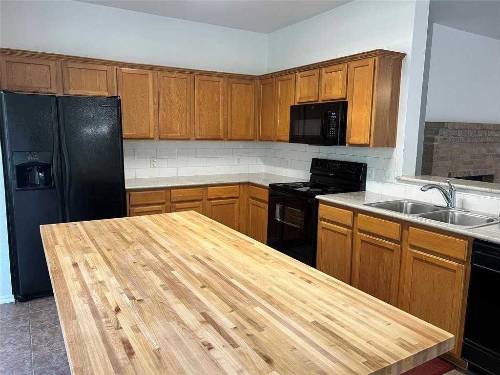 800 Mahogany Dr - Photo 5 of 21