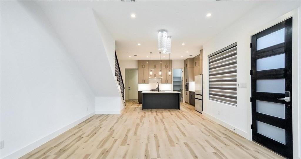 2316 Arroyo Ave - Photo 5 of 32