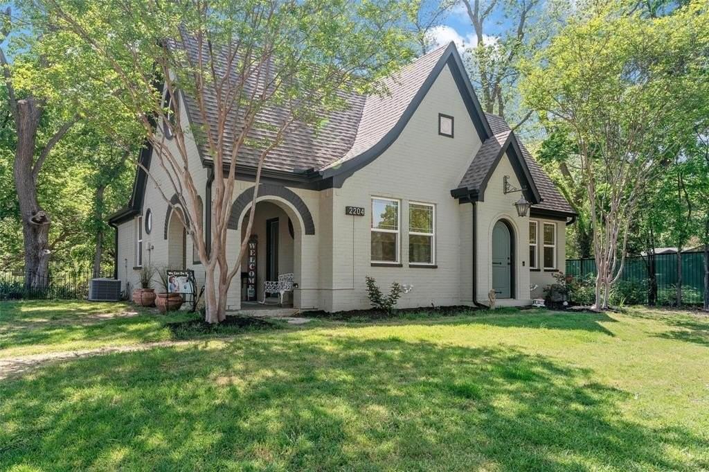 2204 Burning Tree Ln - Photo 2 of 29