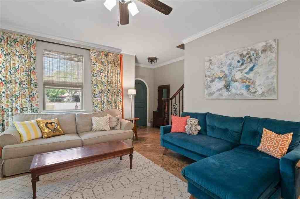 2204 Burning Tree Ln - Photo 4 of 29