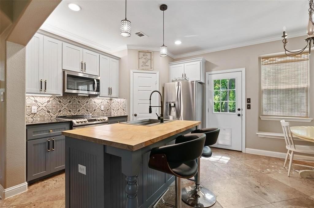 2204 Burning Tree Ln - Photo 7 of 29