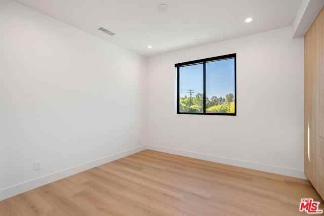 5660 Winnetka Ave - Photo 2 of 8