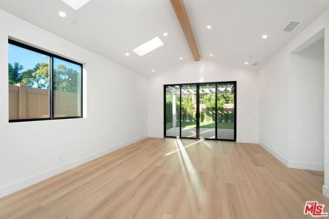 5662 Winnetka Ave - Photo 3 of 8