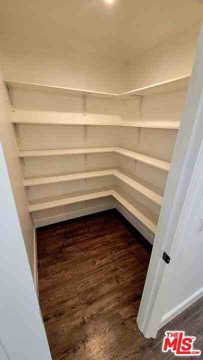 17629 Burbank Blvd - Photo 2 of 8