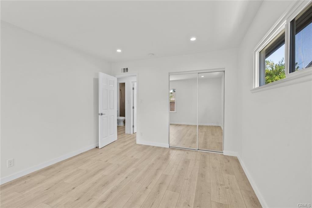 20356 Gresham St - Photo 2 of 8