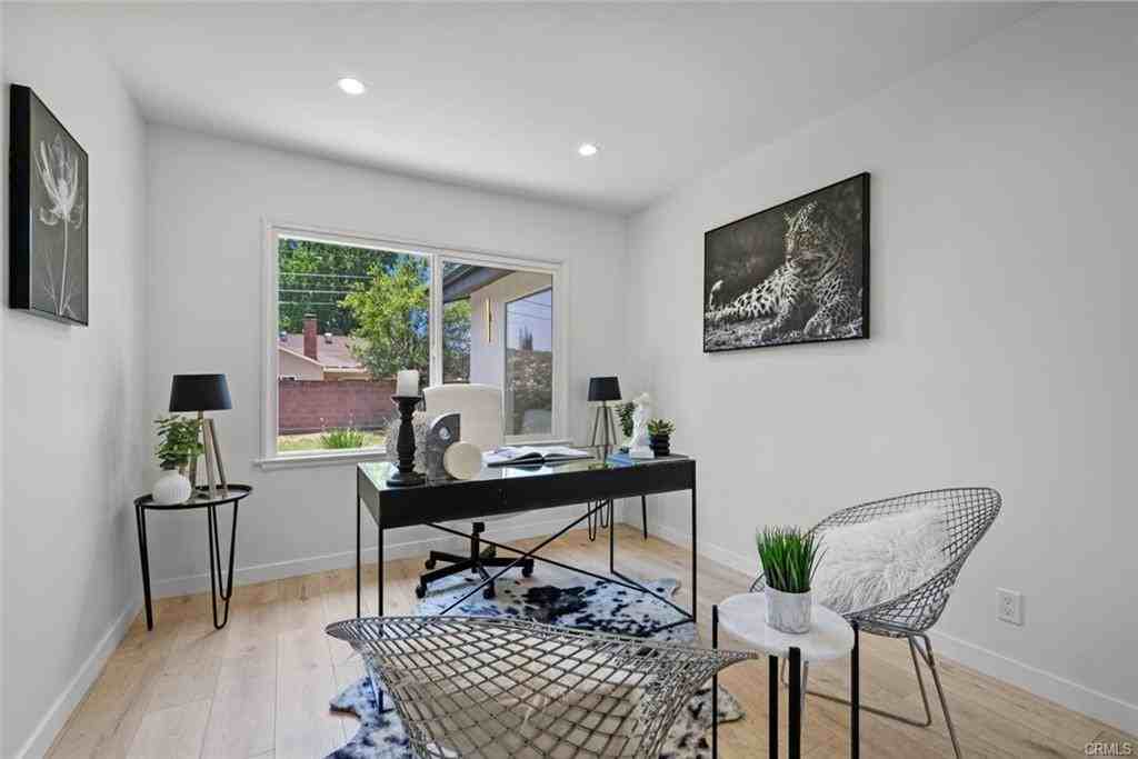 20356 Gresham St - Photo 3 of 8