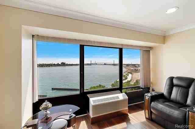 1001 W Jefferson Ave #300-8I - Photo 7 of 31