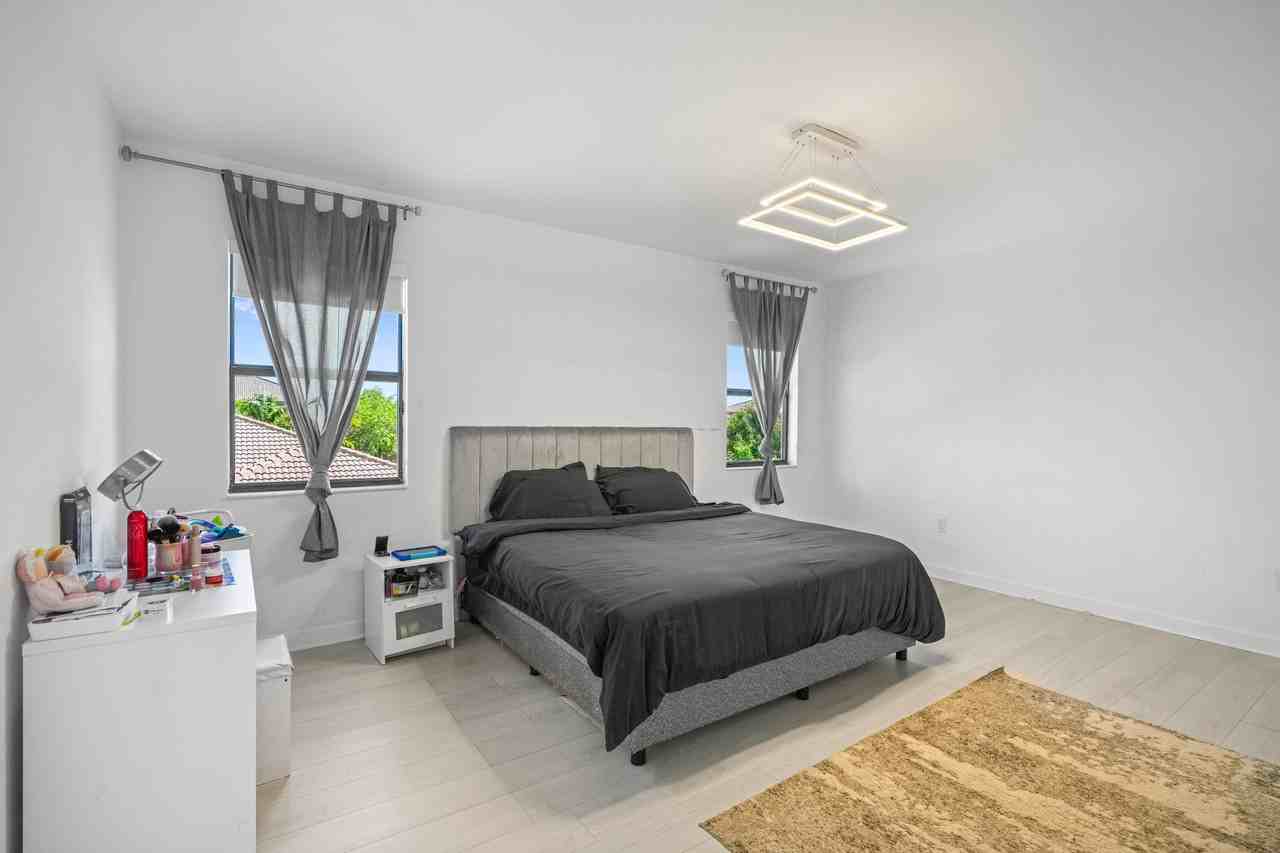 11711 Sw 234th St - Photo 4 of 35