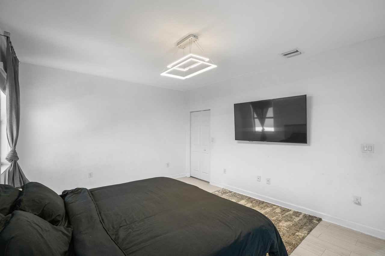 11711 Sw 234th St - Photo 5 of 35