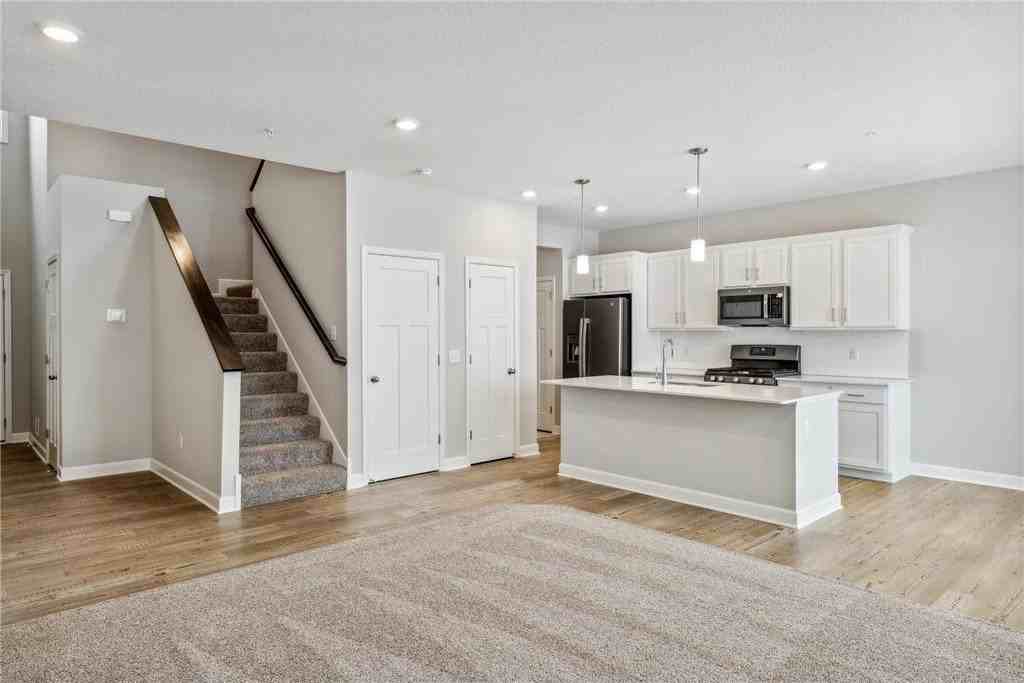 9448 4th St N - Photo 3 of 21