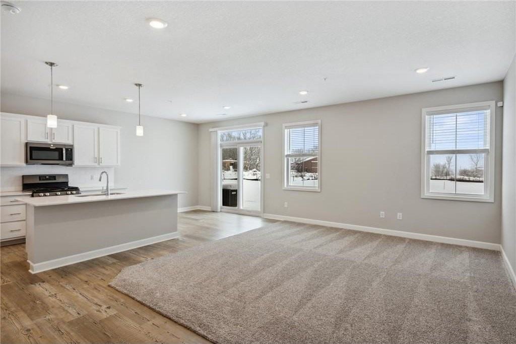 9448 4th St N - Photo 6 of 21