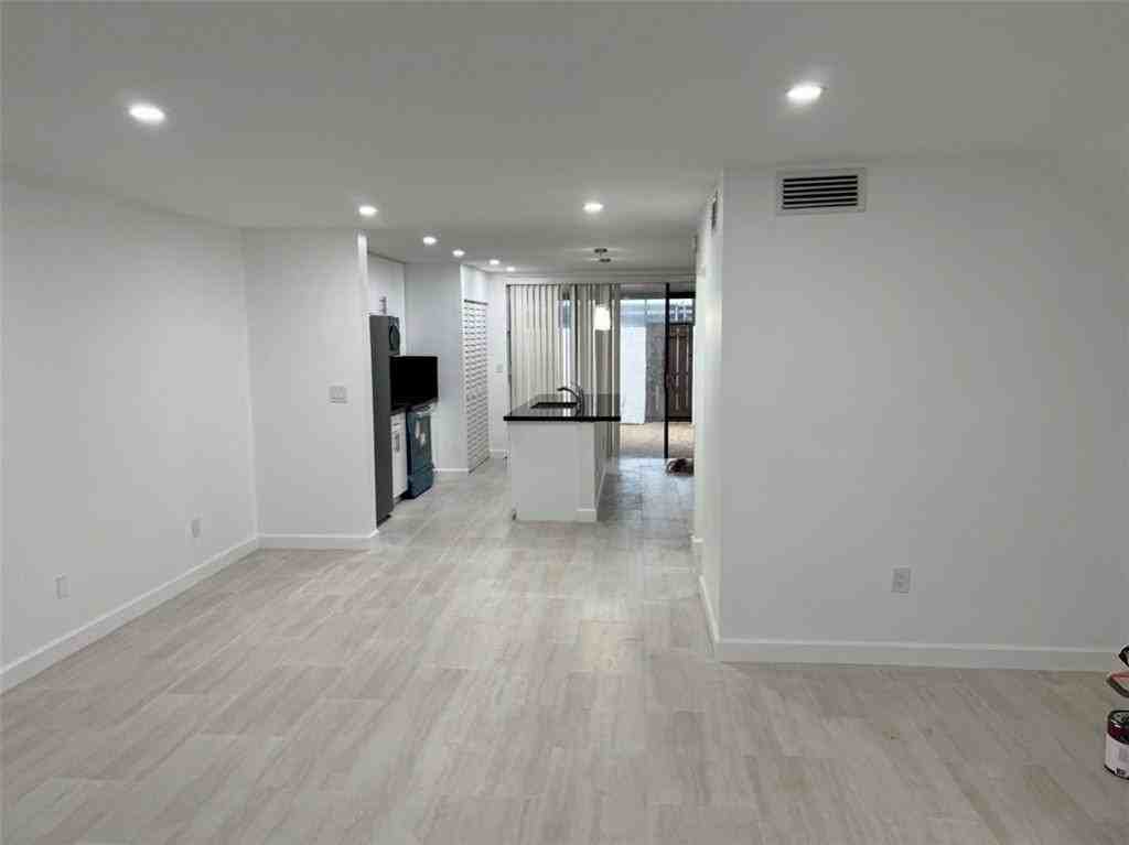 13370 Sw 91st Ter #D - Photo 3 of 8