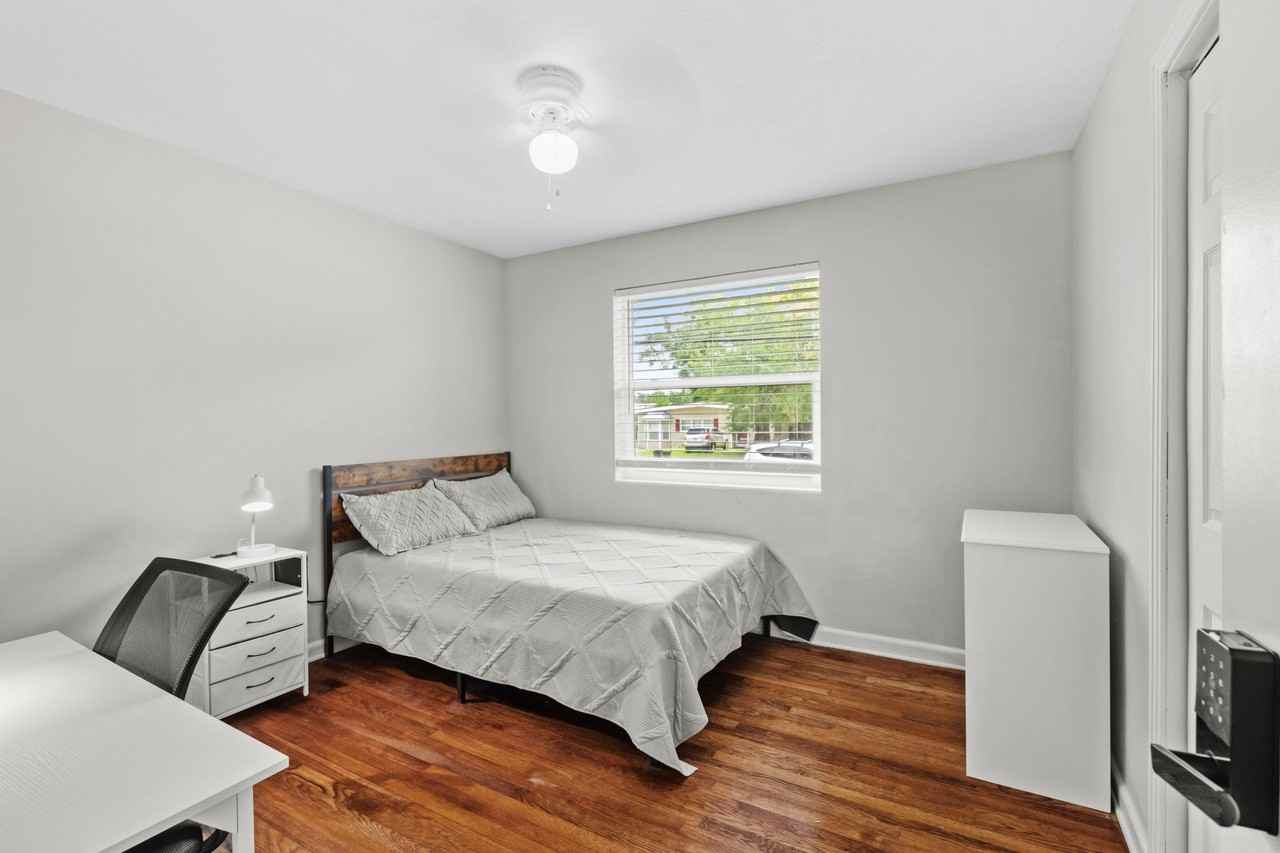 Angol Pl - Photo 7 of 9