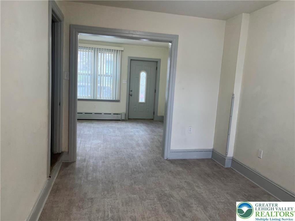 319 E Morton St - Photo 3 of 16